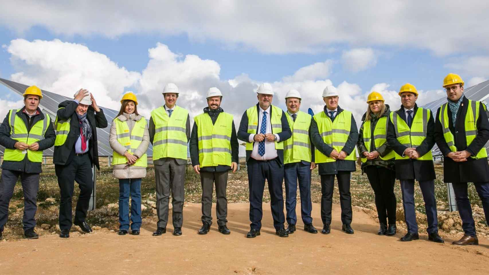 La compañía Endesa ha inaugurado este viernes sus primeras plantas solares en Castilla-La Mancha en los municipios de Minglanilla y Granja de Iniesta