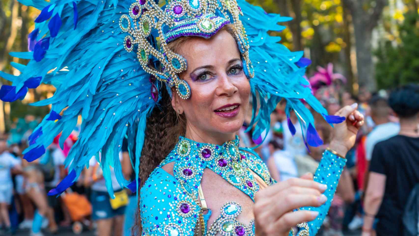 Mujer disfrazada en un desfile de Madrid.