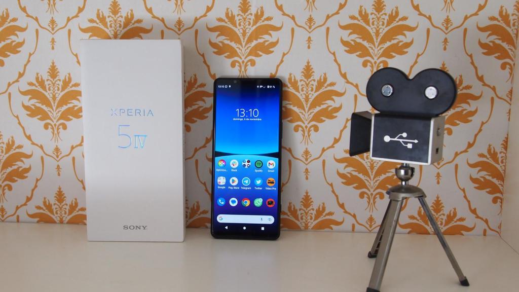El Sony Xperia 5 iv junto a su caja