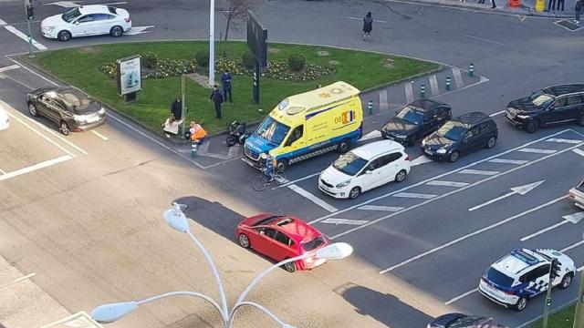 Accidente entre una moto y un coche.