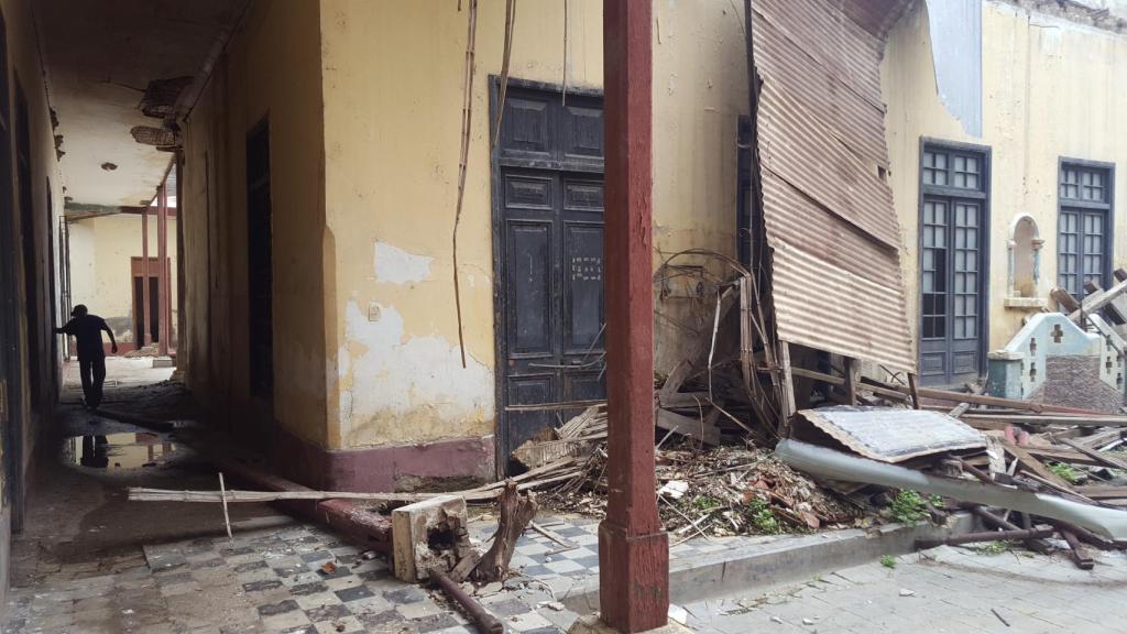 Estado actual del patio interior del lugar en el que estudió Vargas Llosa en Piura.