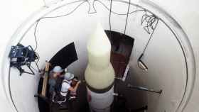 Misil intercontinental nuclear Minuteman III en el silo de lanzamiento