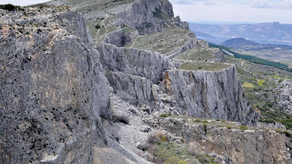 Vistas a Avencs de Partagat en la sierra de Aitana.