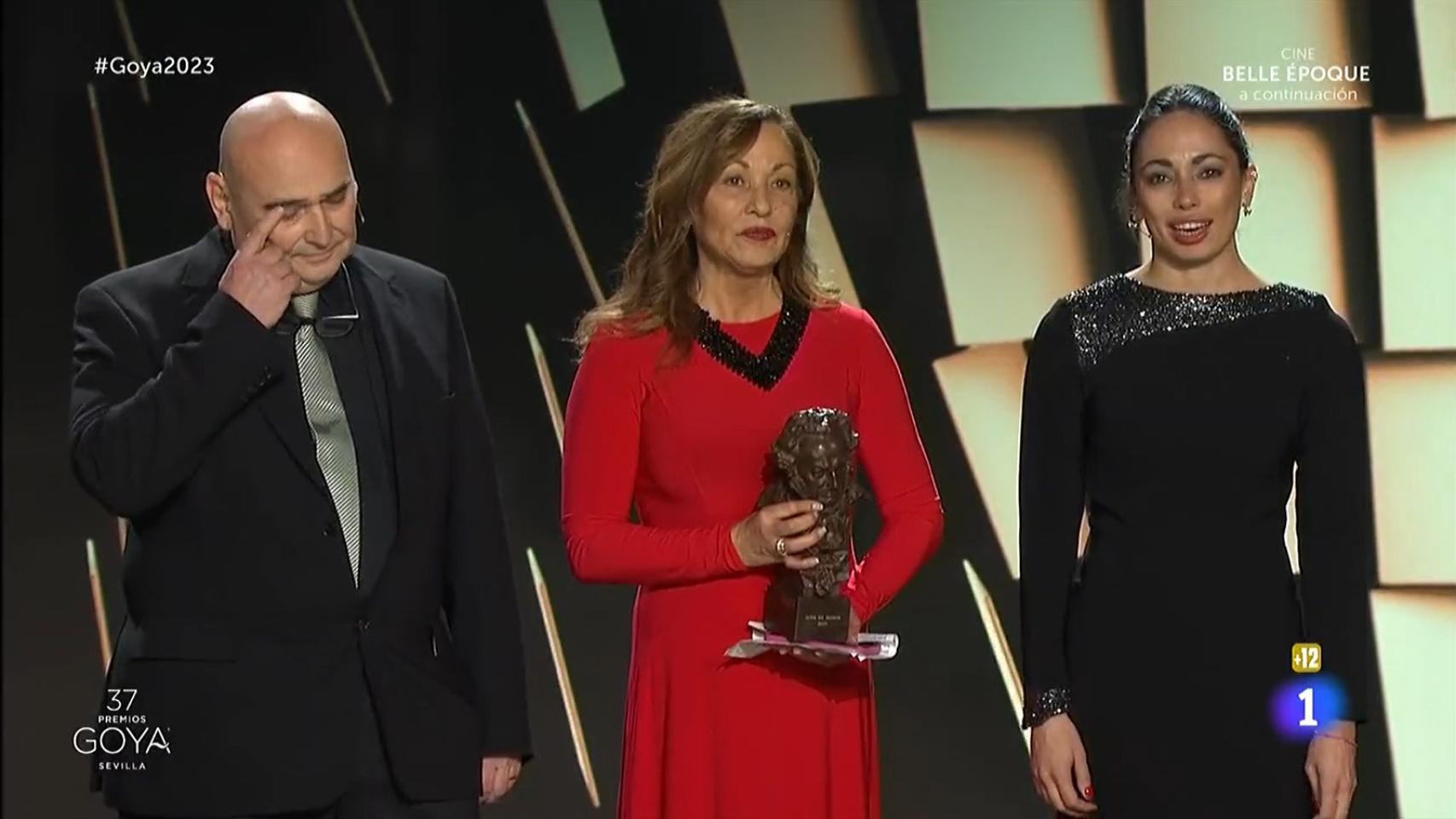 La familia de Saura durante su emotiva intervención al inicio de la gala.