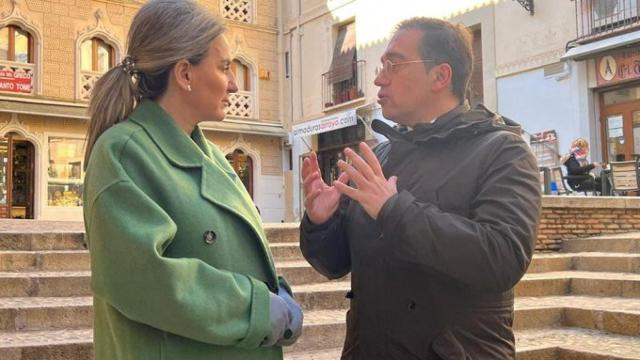 El ministro de Asuntos Exteriores, Unión Europea y Cooperación, José Manuel Albares, este jueves en Toledo con la alcaldesa, Milagros Tolón
