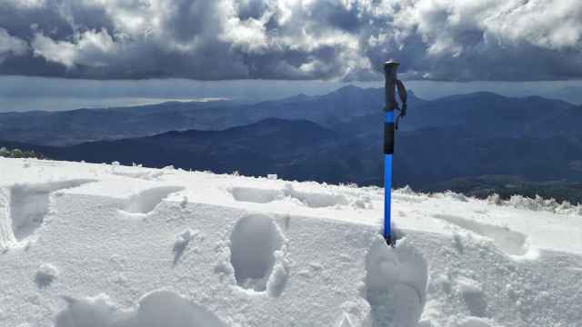 La nieve en la sierra de Aitana este frío sábado de febrero.