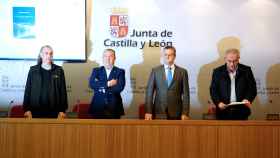 Gerardo Dueñas con los representantes de las opas de Castilla y León.