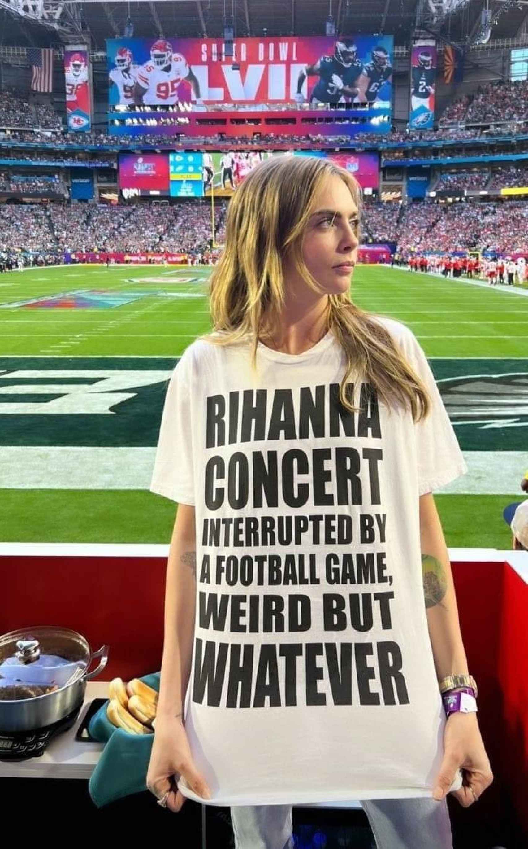 Cara Delevingne, con su camiseta de Rihanna en la Super Bowl