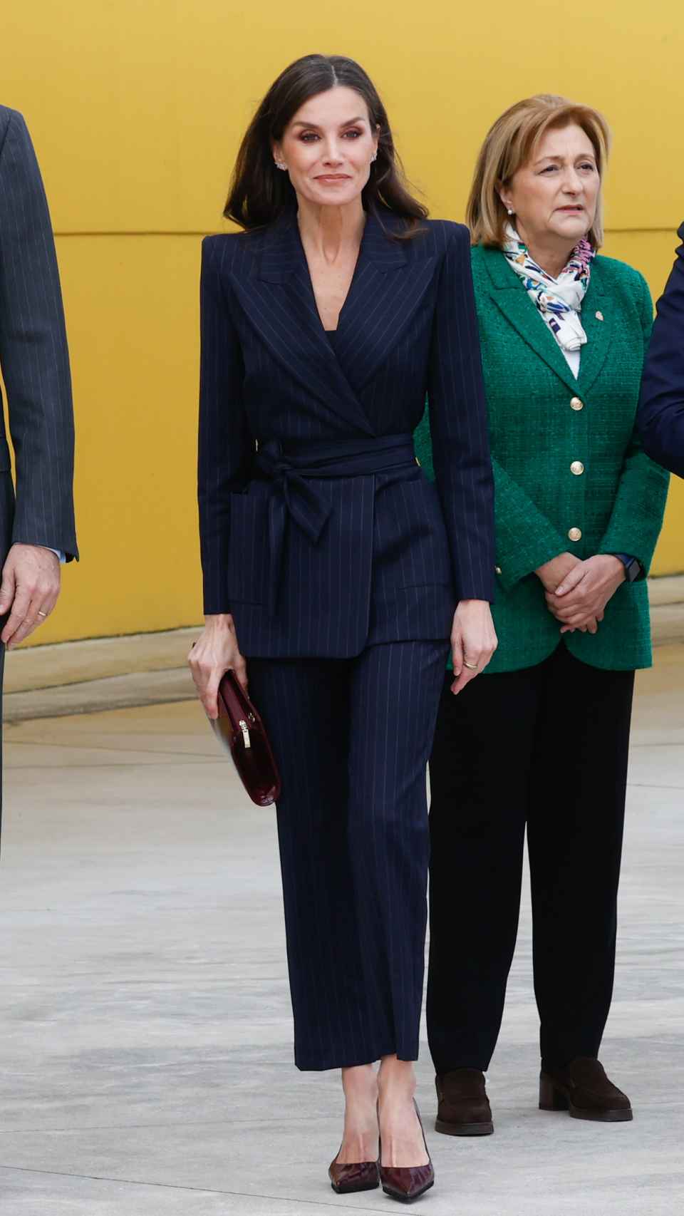 El 'outfit' mixto que ha escogido la Reina para su viaje a Avilés, en Asturias.