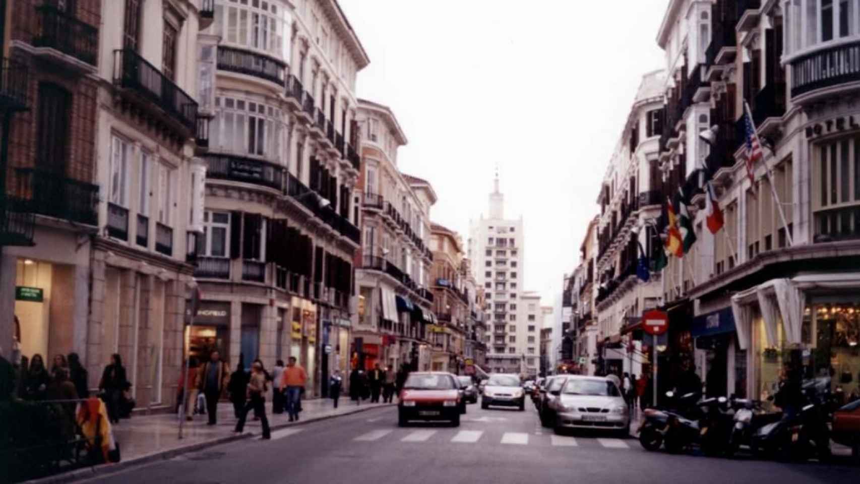 Imagen de la calle Larios de Málaga antes de ser peatonalizada.