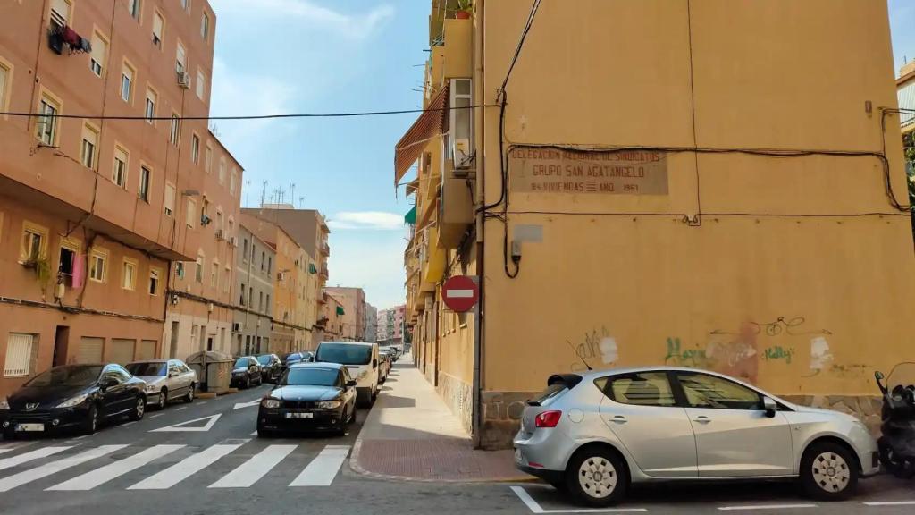 Una de las calles de Carrús, barrio obrero de Elche.