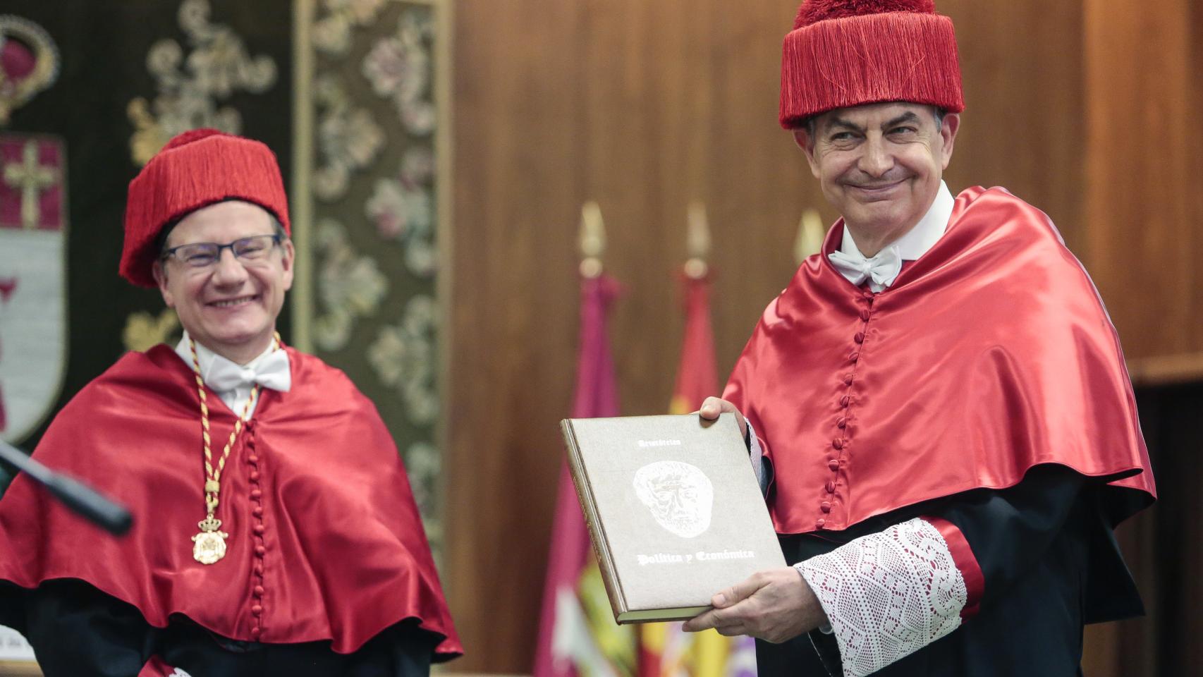 Zapatero, Doctor Honoris Causa de la Universidad de León.