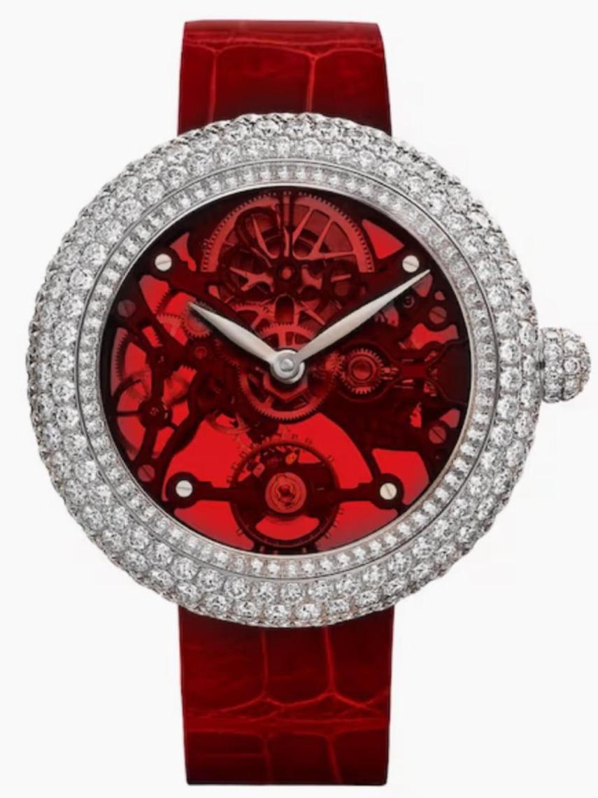 Detalles del reloj con incrustaciones de diamantes que lució Rihanna.