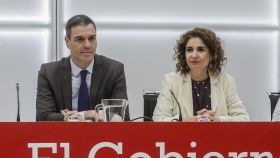 Pedro Sánchez, presidente del Gobierno, junto a María Jesús Montero, ministra de Hacienda, durante la reunión de la Ejecutiva Federal del PSOE del lunes.