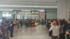 La cálida bienvenida a los bomberos en el aeropuerto de Málaga.
