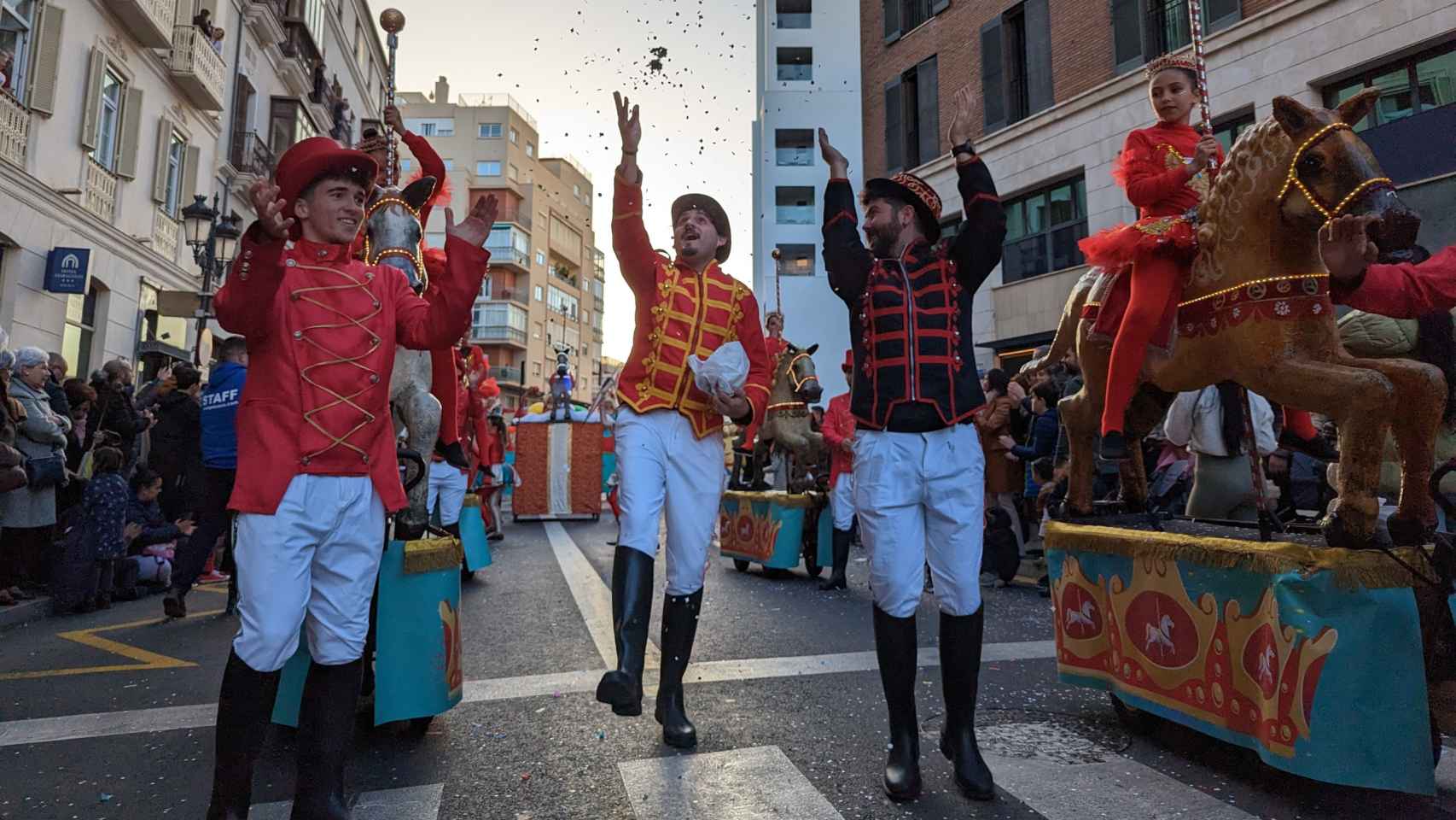 El Carnaval de Málaga sale a las calles: todas las imágenes del Gran Desfile de este domingo.
