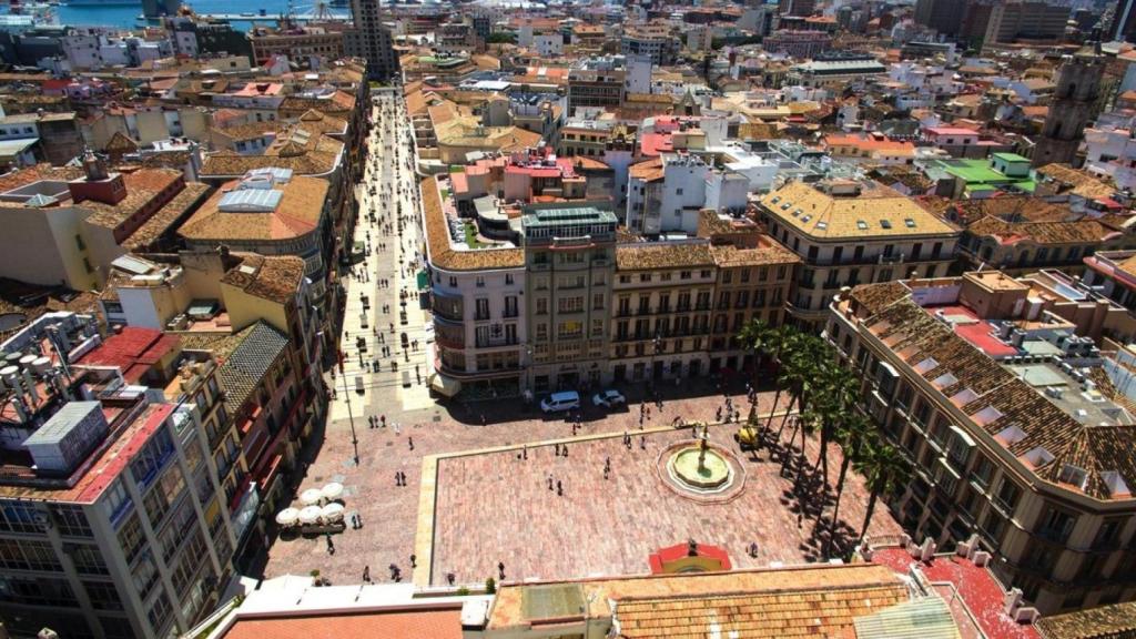 Vista de la calle Larios y la Plaza de la Constitución de Málaga.