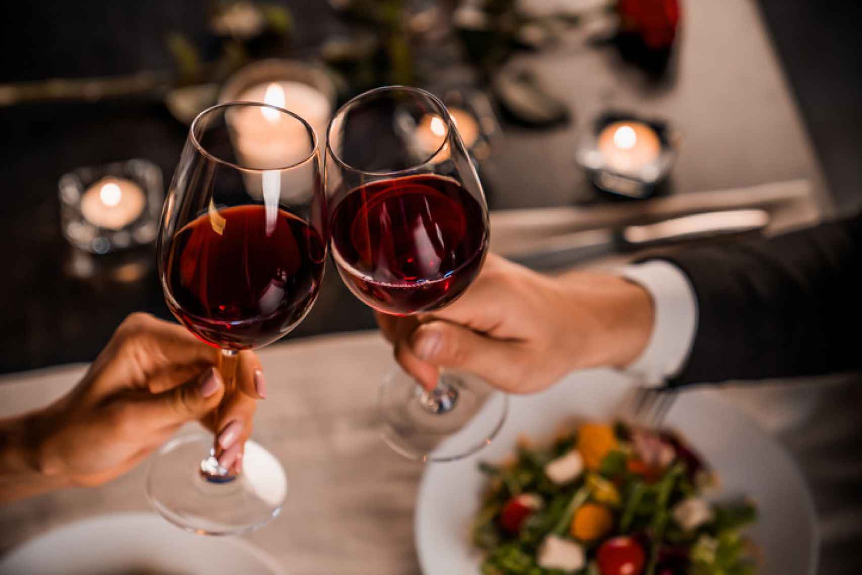 Cena romántica con vino