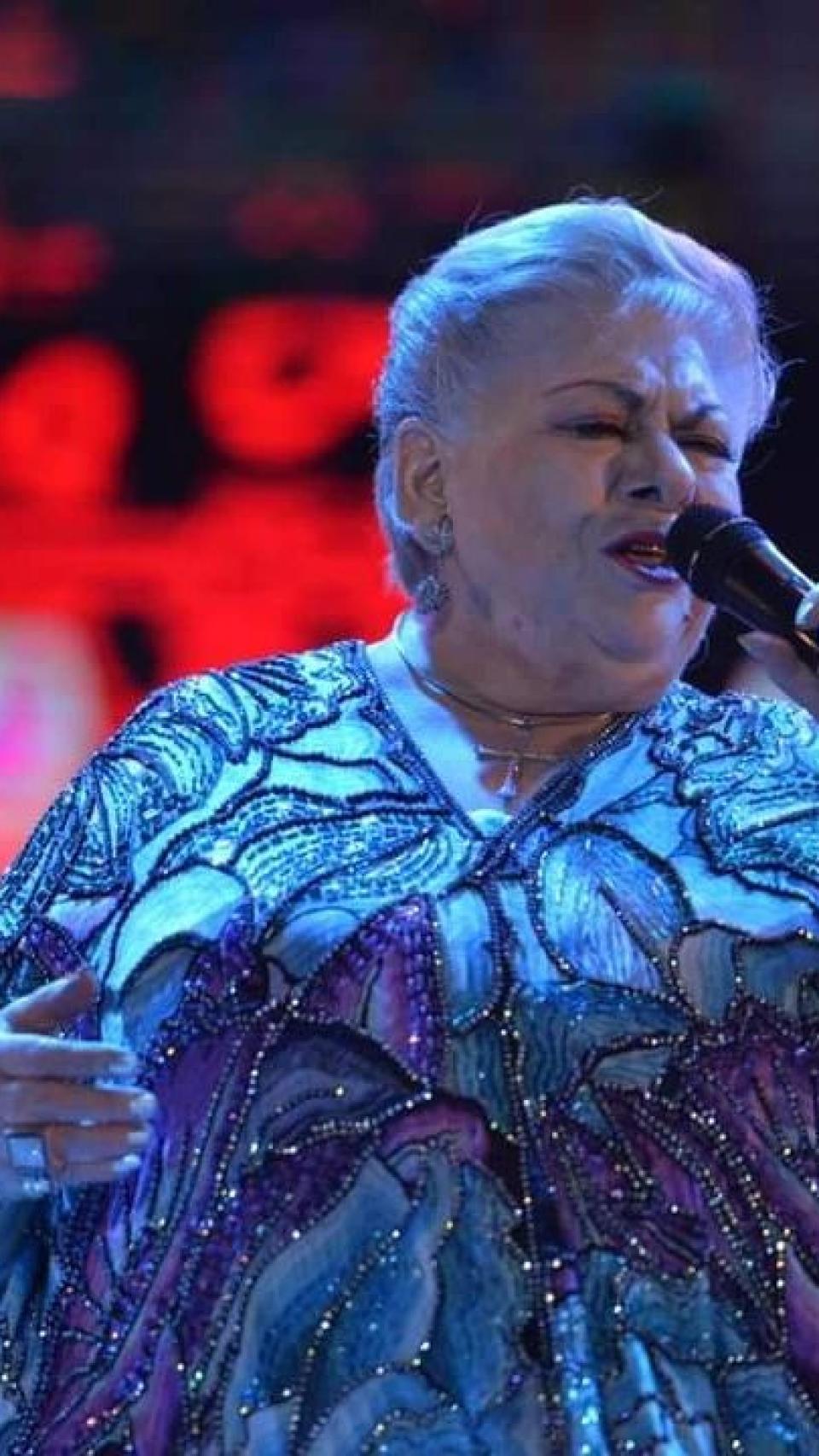 La artista mexicana Paquita La del Barrio durante uno de sus conciertos.