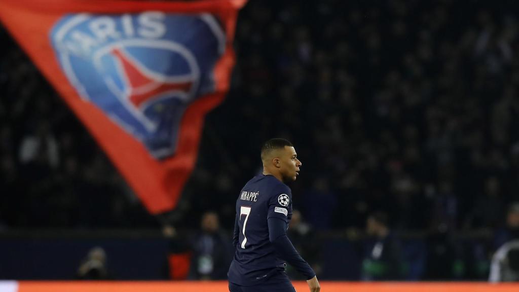 Mbappé, en su entrada al campo.