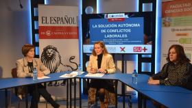 La directora de EL ESPAÑOL - Noticias de Castilla y León, Silvia García, la periodista Laura de Miguel y la decana de la Facultad de Ciencias Sociales de la USAL, Purificación Morgado.