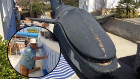 Nino Cortés construyendo su ballena gigante