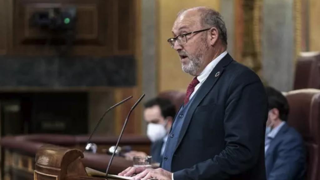 El ya exdiputado del PSOE Juan Bernardo Fuentes en un debate en el Congreso.
