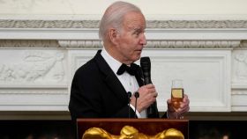 El presidente de Estados Unidos, Joe Biden, recibe a los gobernadores del país y sus parejas en una cena de etiqueta.