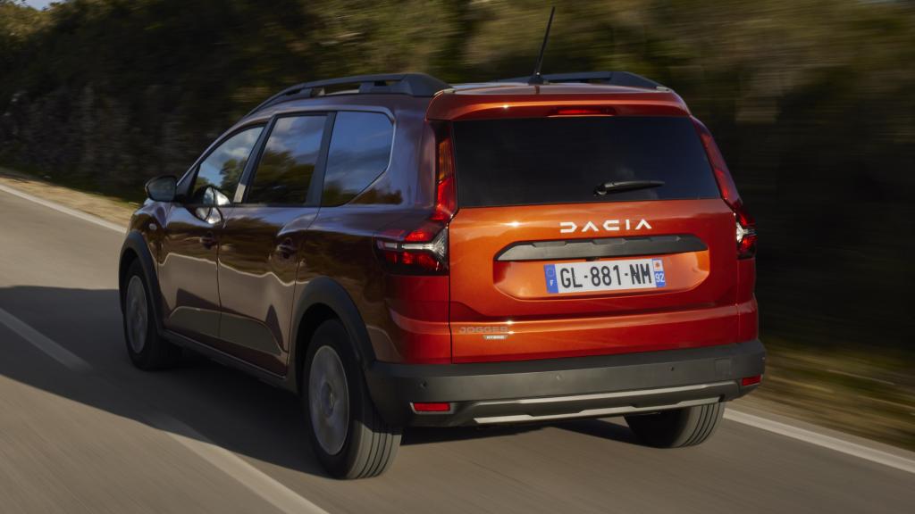 El Dacia Jogger integra barras en el techo que se pueden transformar en una baca.