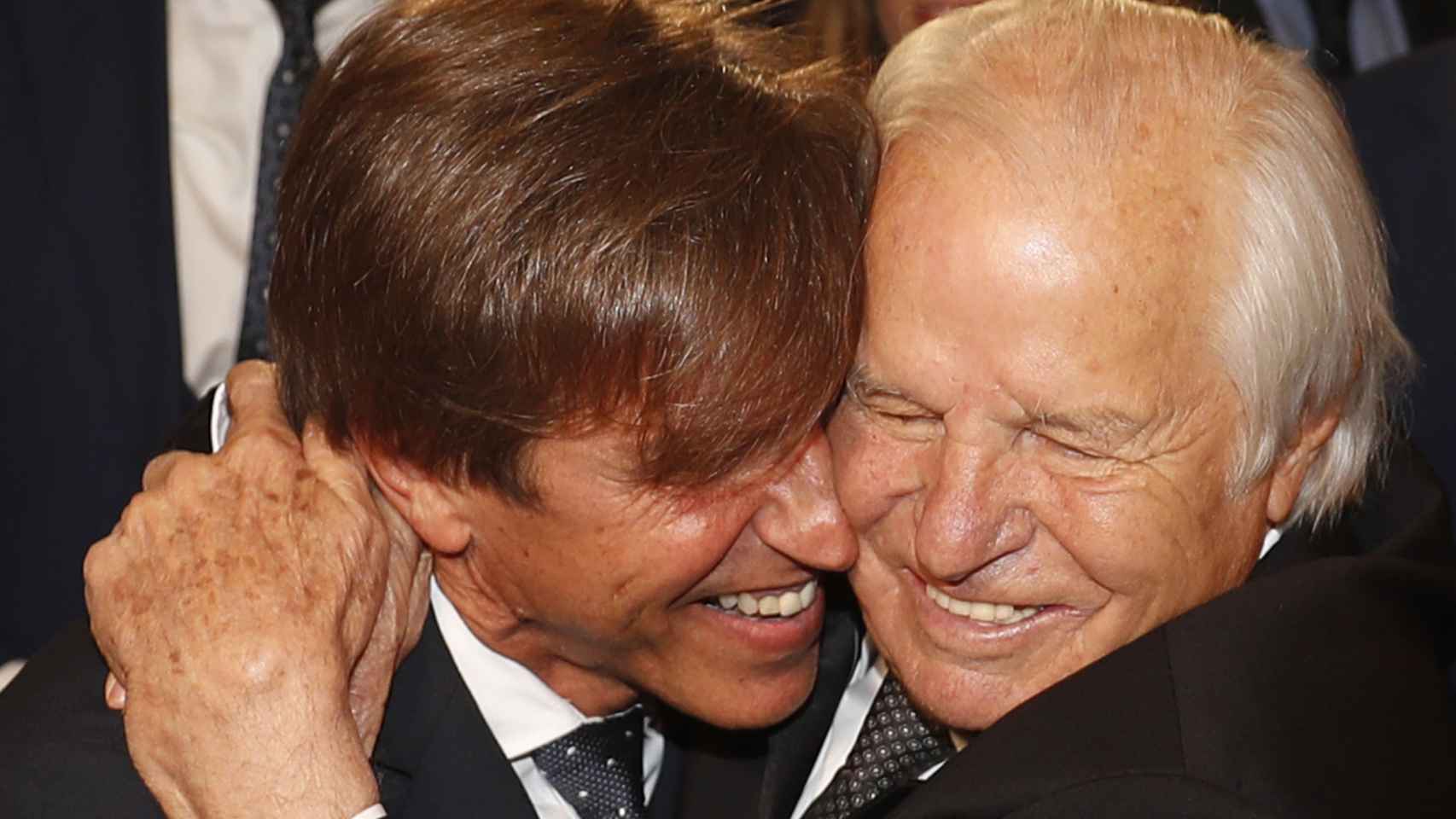 El emotivo abrazo entre Manuel Díaz y su padre, El Cordobés, este pasado martes 14 de febrero.