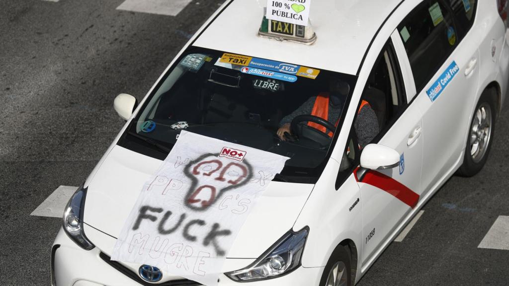 Un taxi en la marcha de este miércoles.