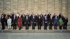 Margarita Robles, en la foto de familia de la reunión de ministros de Defensa de la OTAN que ha concluido este miércoles en Bruselas