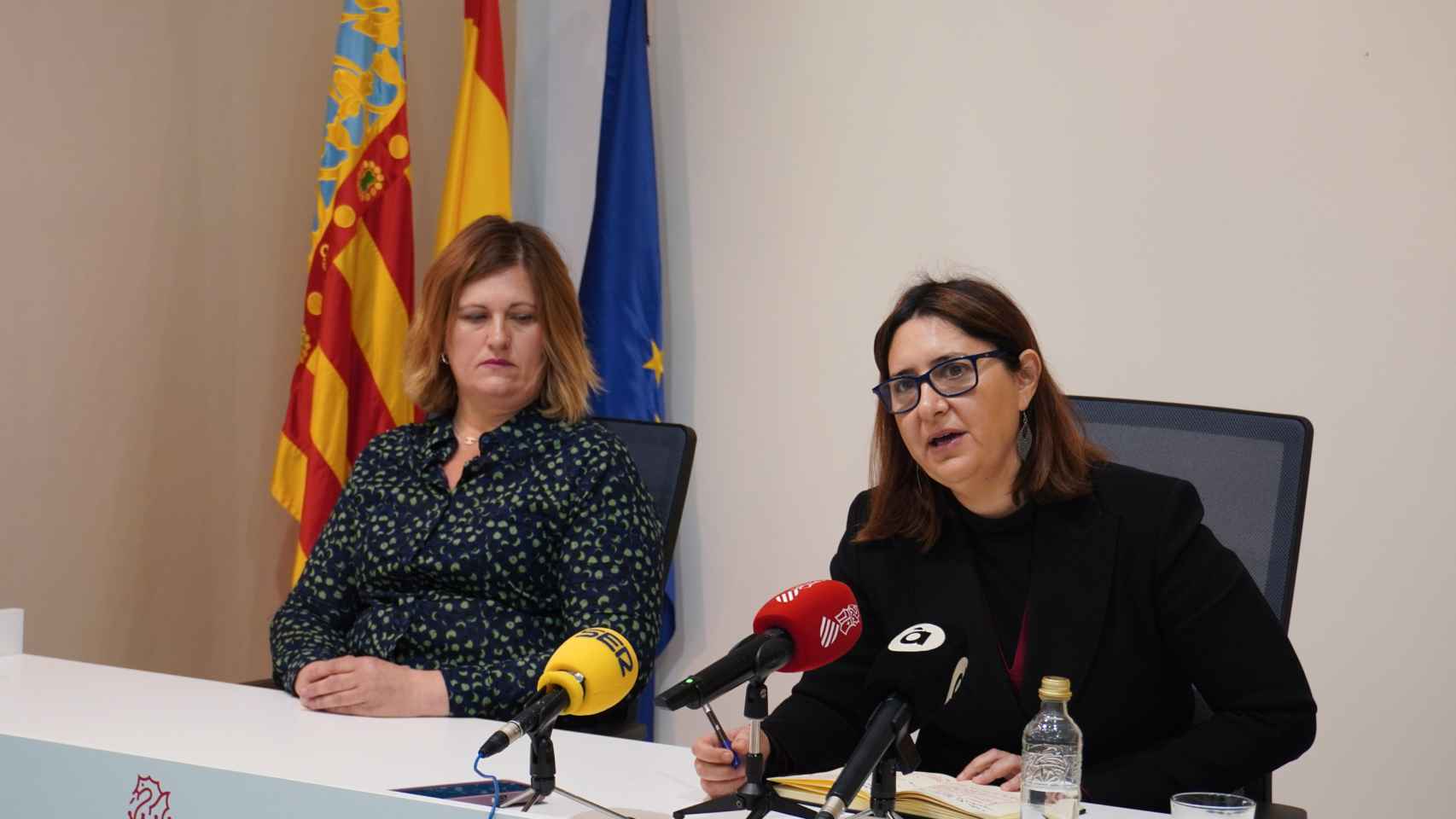La investigadora Martínez y Rosa Pérez en la rueda de prensa celebrada este miércoles.