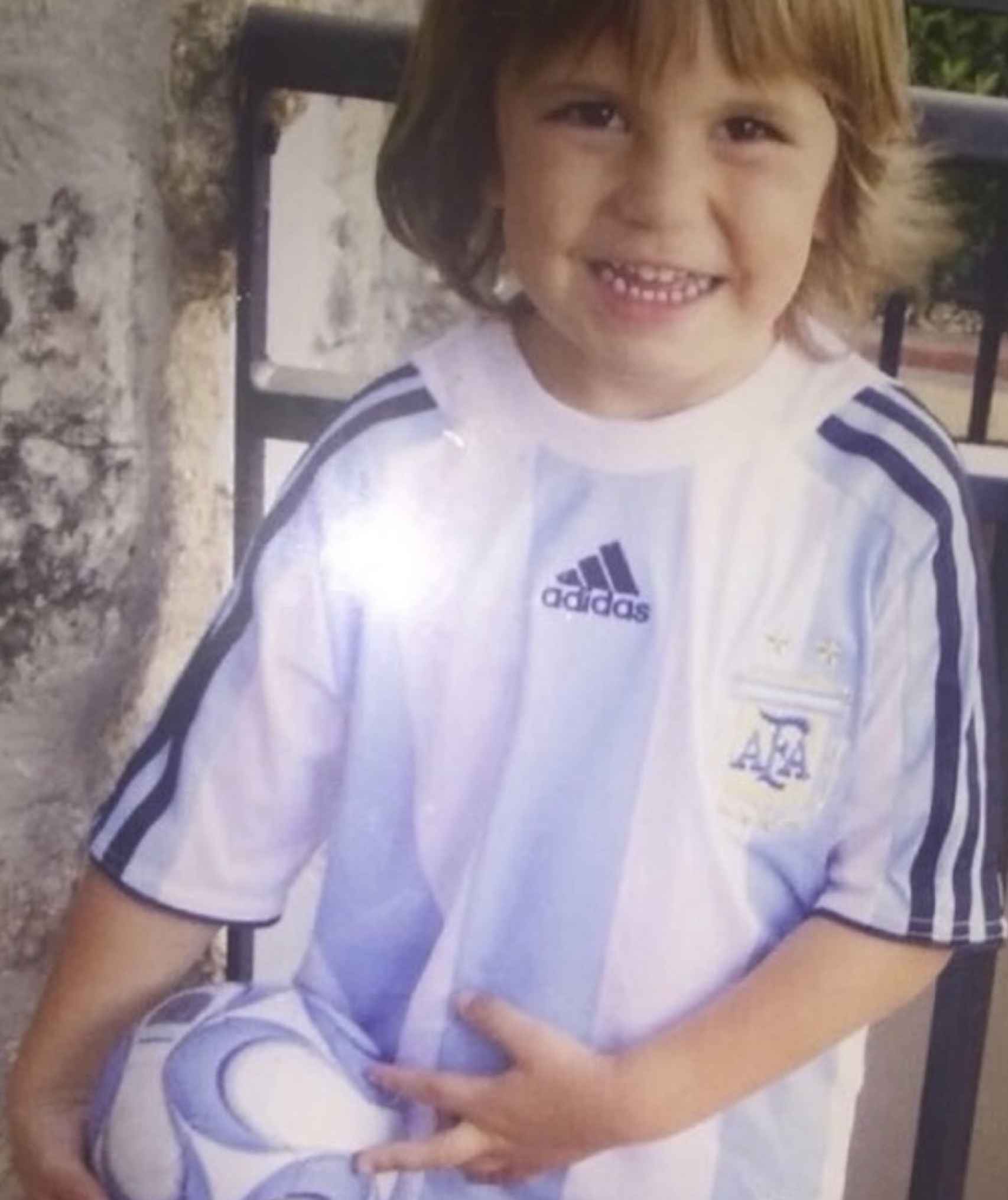 Alejandro Garnacho con la equipación de Argentina cuando era un niño