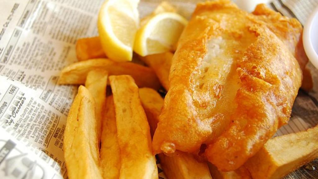 Un plato de fish and chips, en imagen de archivo.