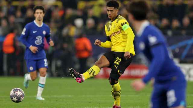 Jude Bellingham realiza una jugada en el Borussia Dortmund - Chelsea de Champions