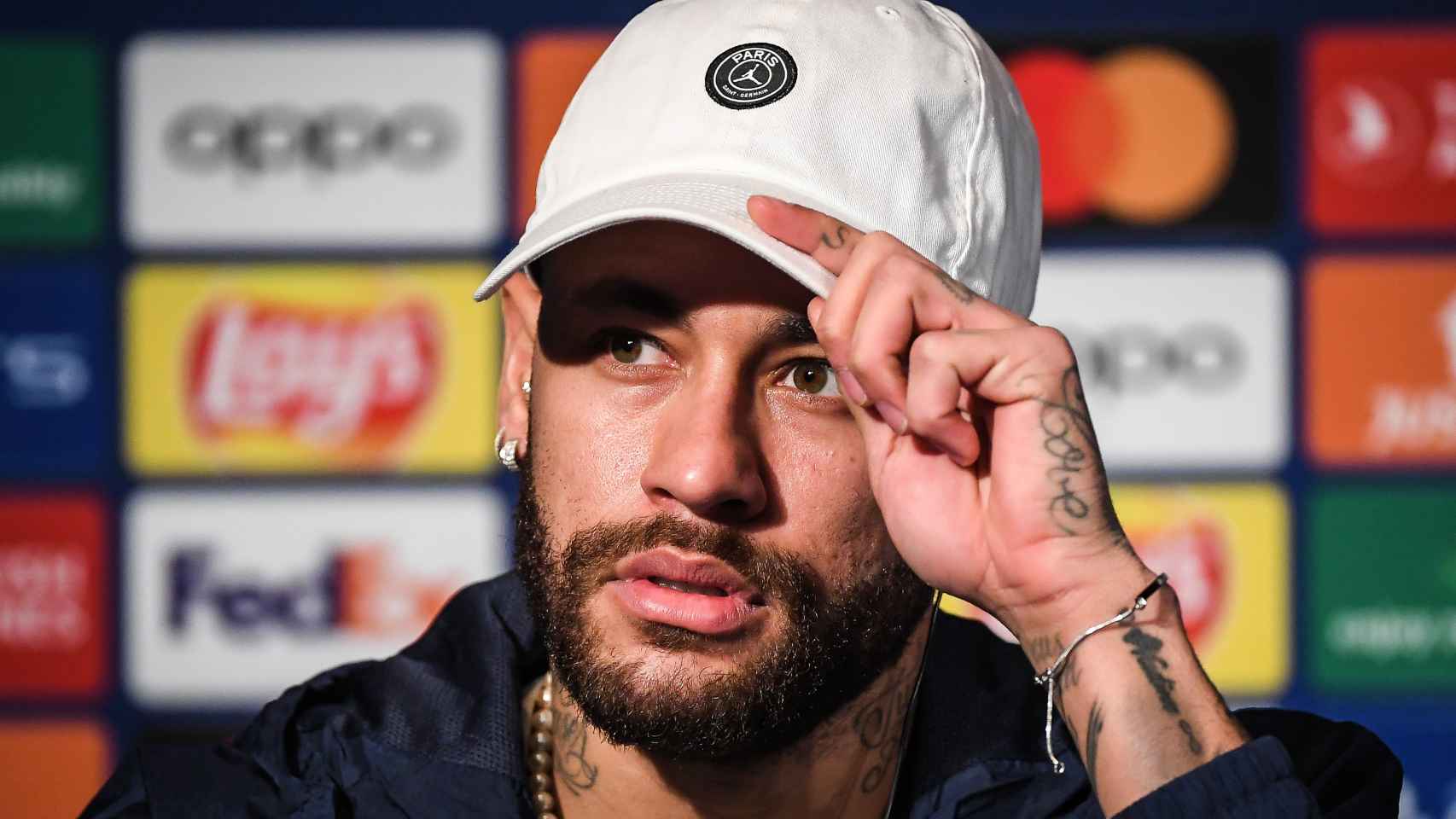 Neymar durante una rueda de prensa