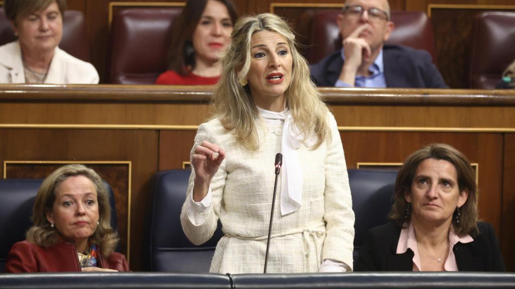 La vicepresidenta segunda y ministra de Trabajo y Economía Social, Yolanda Díaz, interviene durante una sesión plenaria, en el Congreso de los Diputados, a 15 de febrero de 2023, en Madrid (España).