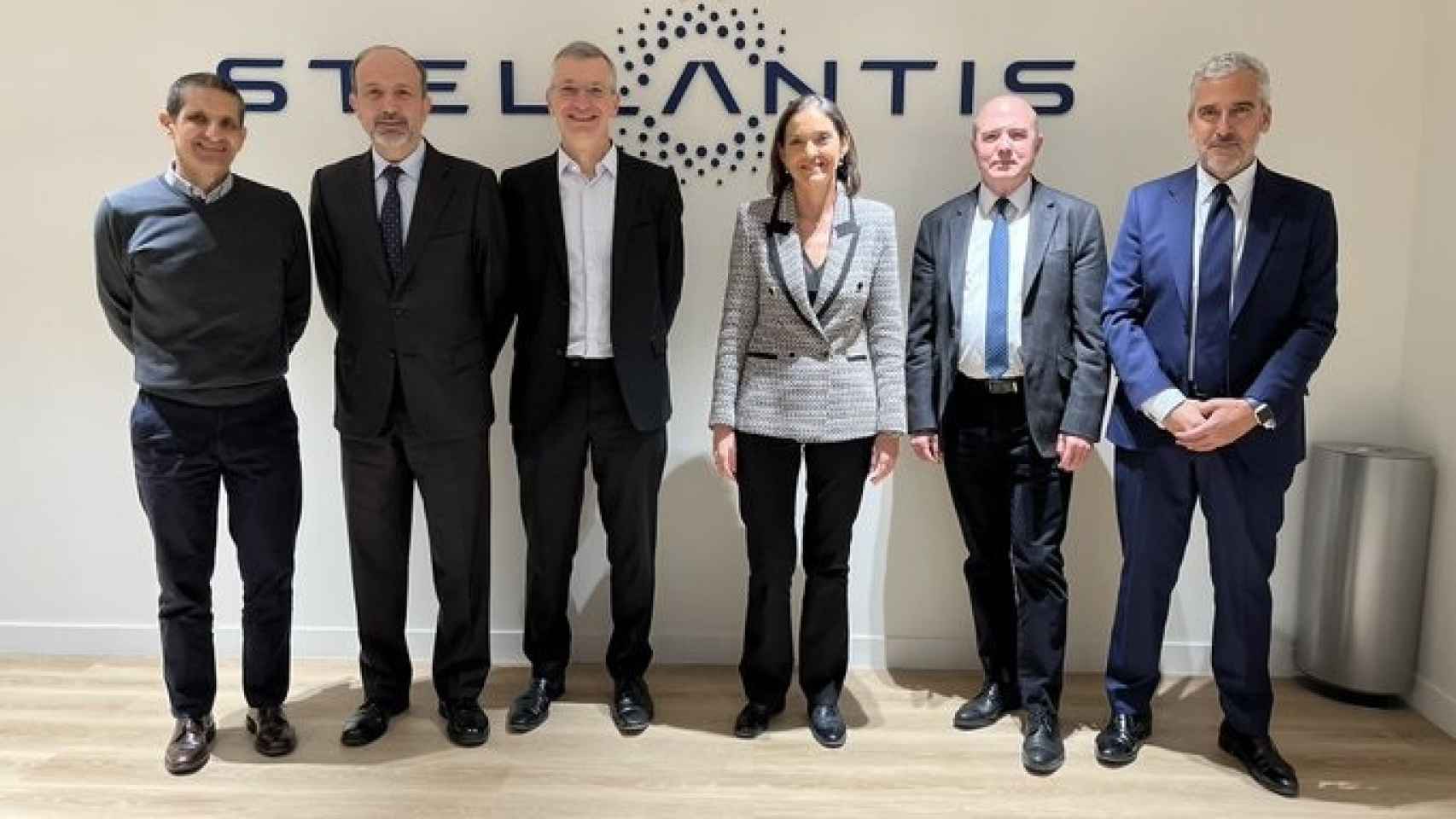 Reyes Maroto con representantes del Grupo Stellantis