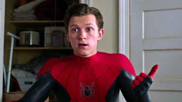 Kevin Feige confirma que Tom Holland seguirá encarnando a Spider-Man.