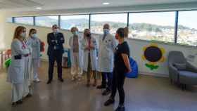 El conselleiro de Sanidade visitó hoy el área de oncología pediátrica del Cunqueiro.