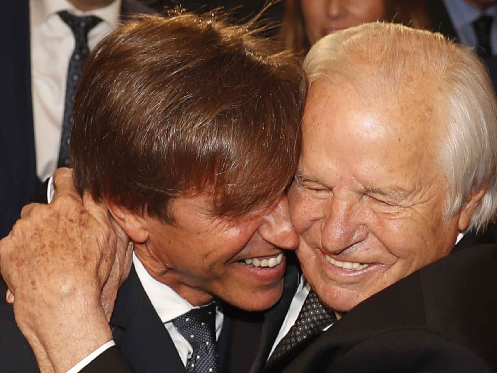 El emotivo abrazo entre Manuel Benítez y su hijo, Manuel Díaz, el pasado 14 de febrero, día en que sellaron su reconciliación.