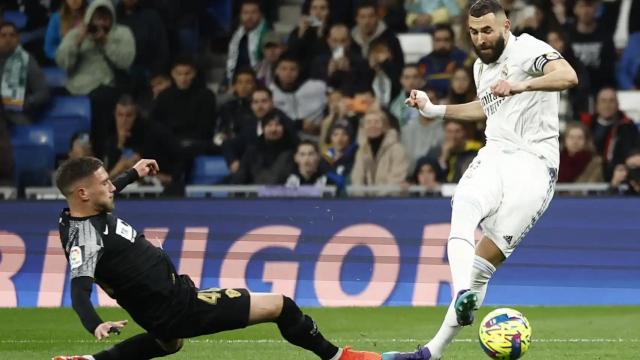 Un momento del partido, con Benzemá de goleador.