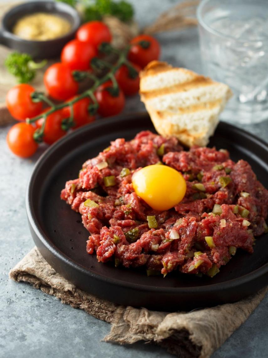 steak-tartar-de-ternera.jpg_s=1024x1024&w=is&k=20&c=3UjbktctlrzhxdlhPtkmdv5uU6Px0z2rtFPIFrvBa3w=