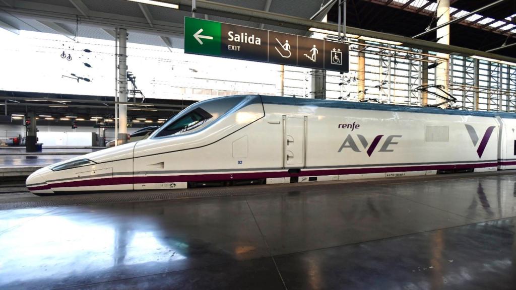 AVE de Renfe estacionado.