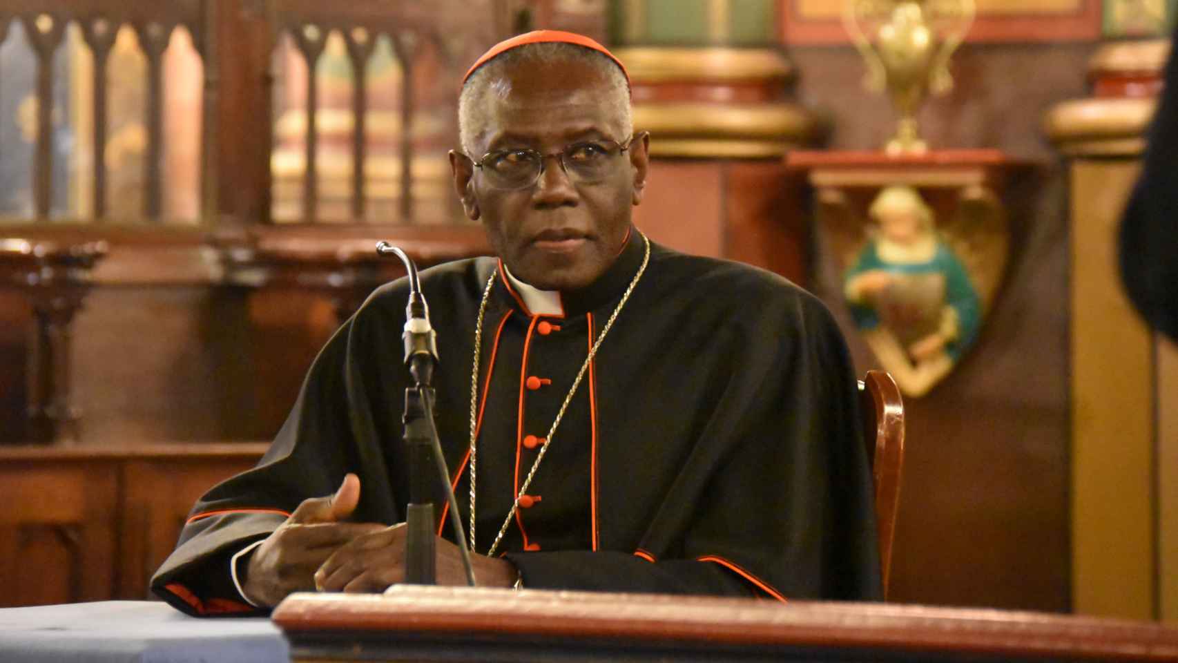 El cardenal nigeriano Robert Sarah, uno de los enfrentados a Francisco