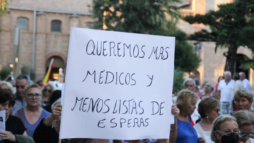 Manifestación contra la reversión del hospital de Torrevieja.