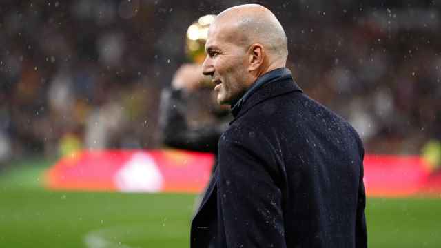 Zinedine Zidane durante un acto en el Santiago Bernabéu