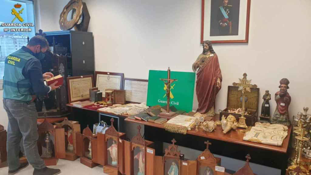 Objetos robados por el exsacristán de Vilanova (Pontevedra).