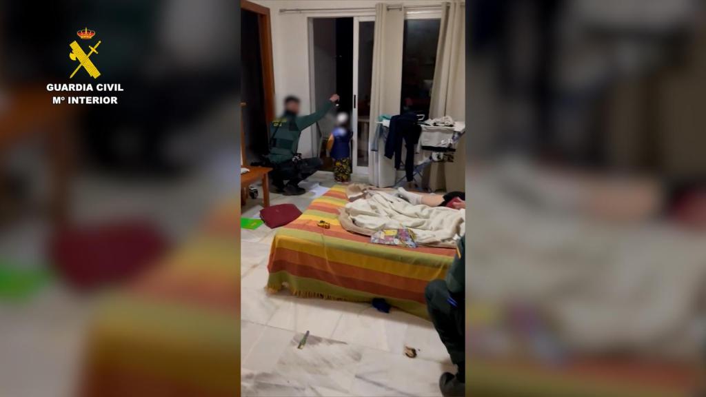 Liberan a una mujer y su hijo retenidos durante dos meses y ella agredida por su pareja en un hotel